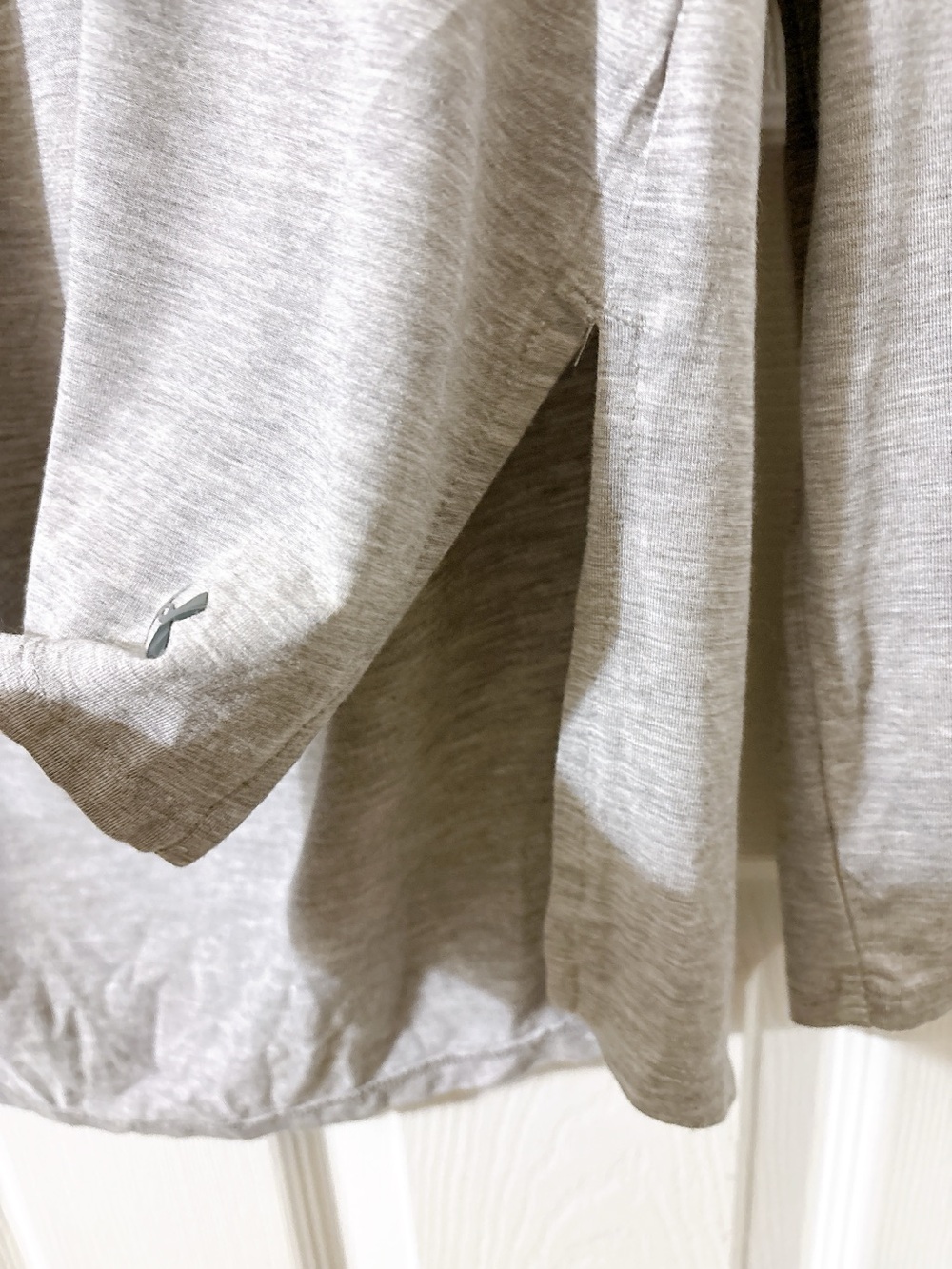 Under Armour HeatGear Open Back Long Sleeve Shirt Women's Large Gray Loose Fit - Picture 6 of 7